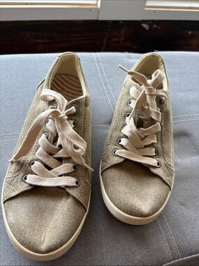 TAOS Star Khaki Canvas Lace-Up Sneakers Comfort Womens Size 8.5 EU 39